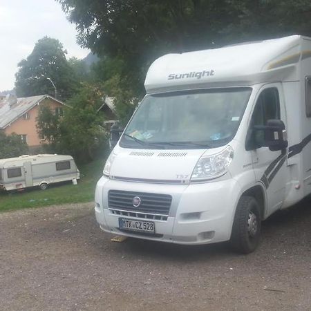 Camping Aviator, Numai Teren, Campare Pentru Rulote Autorulote Personale, Campingul Nu Are Rulote !!! Szászbuda Kültér fotó