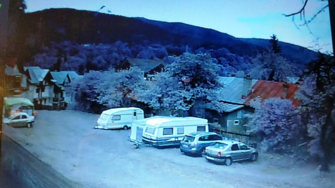 Camping Aviator, Numai Teren, Campare Pentru Rulote Autorulote Personale, Campingul Nu Are Rulote !!! Szászbuda Kültér fotó