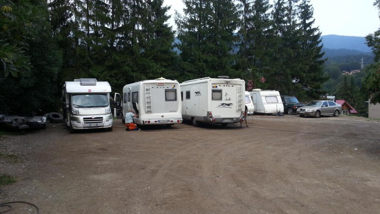 Camping Aviator, Numai Teren, Campare Pentru Rulote Autorulote Personale, Campingul Nu Are Rulote !!! Szászbuda Kültér fotó