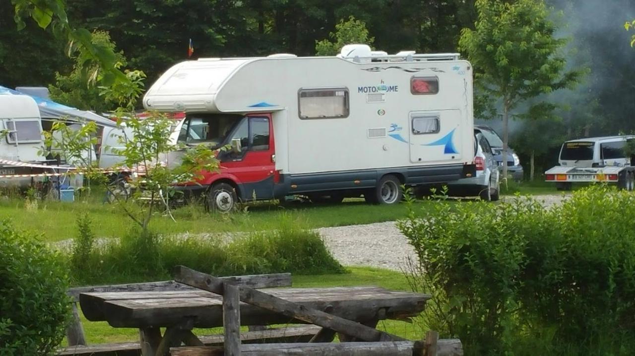 Camping Aviator, Numai Teren, Campare Pentru Rulote Autorulote Personale, Campingul Nu Are Rulote !!! Szászbuda Kültér fotó