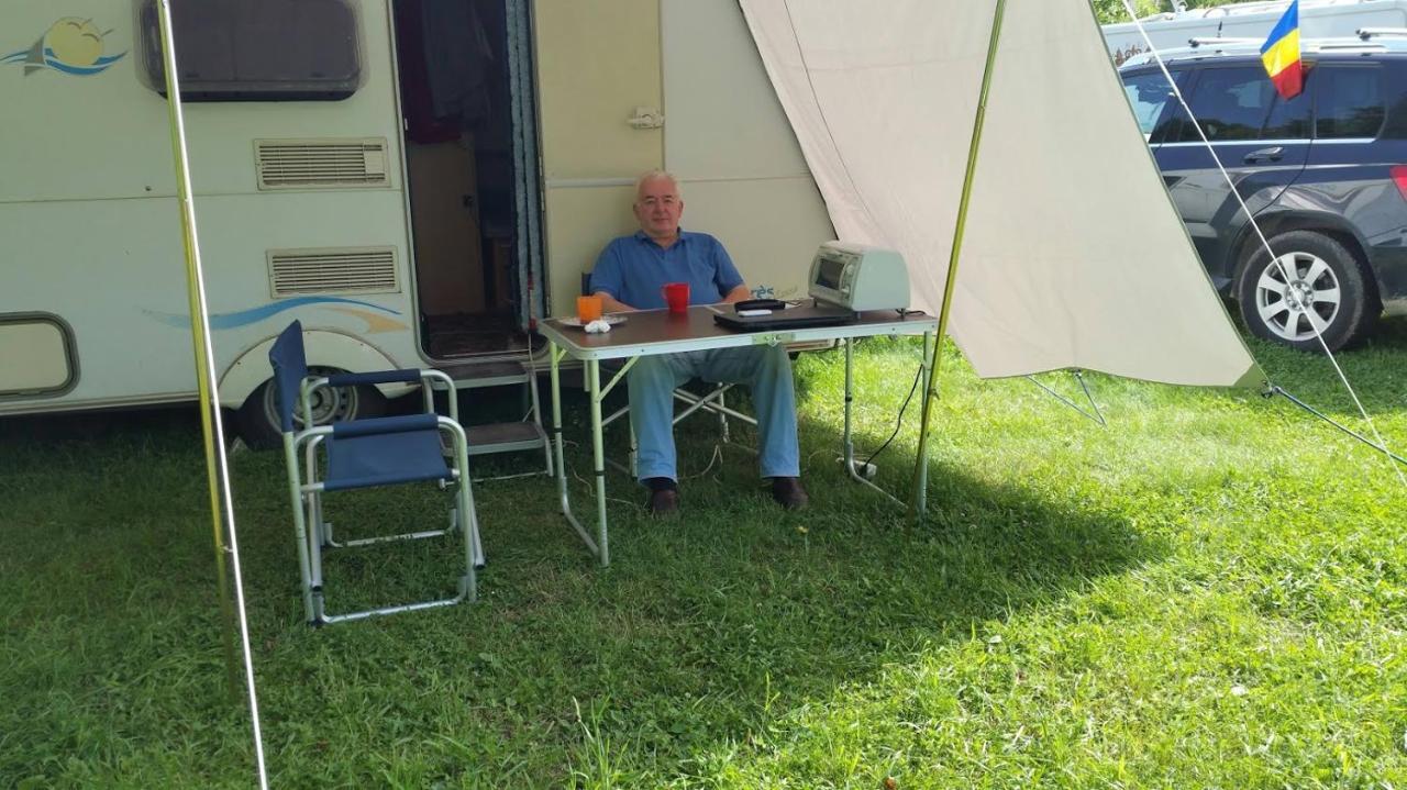 Camping Aviator, Numai Teren, Campare Pentru Rulote Autorulote Personale, Campingul Nu Are Rulote !!! Szászbuda Kültér fotó